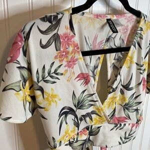 Divided H&M Top size Small Adorable!🌷